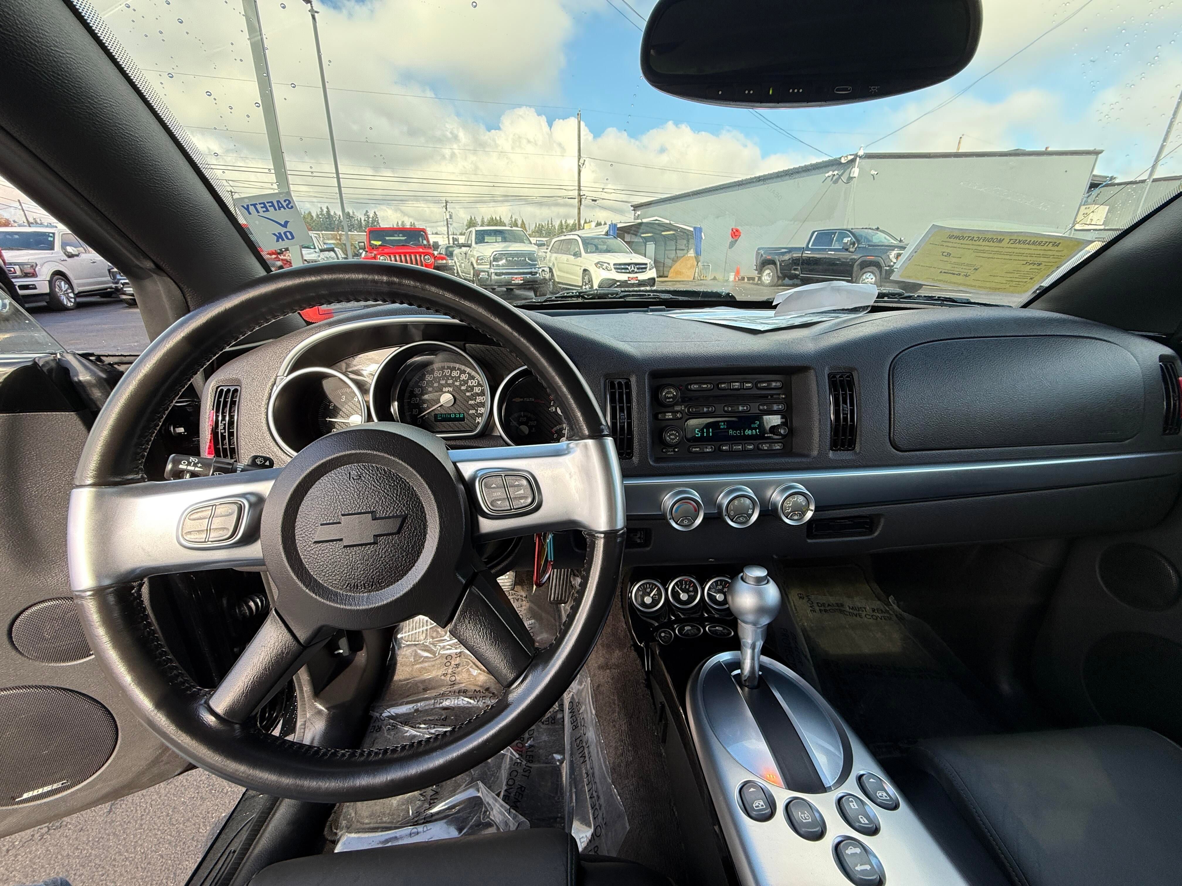 Used 2004 Chevrolet SSR w/ Preferred Equipment Group RWD image 11
