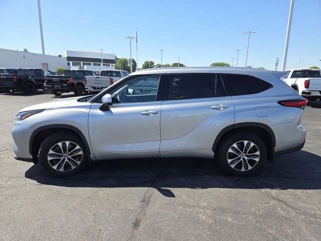 Used 2022 Toyota Highlander XLE AWD/4WD image 22