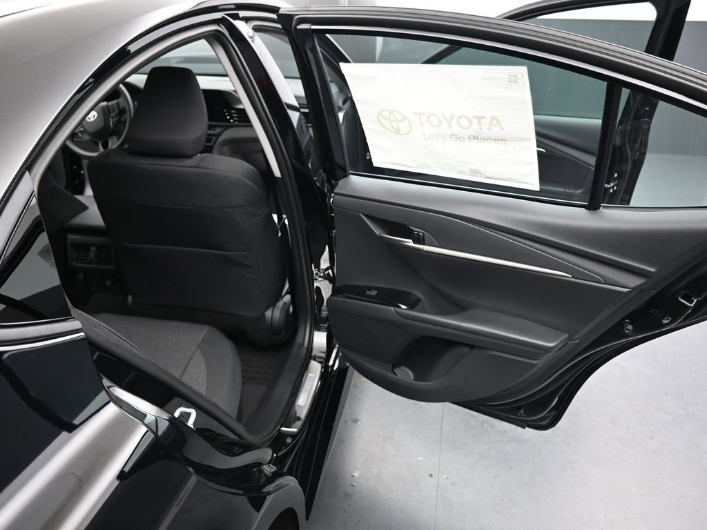 Used 2025 Toyota Camry LE image 13