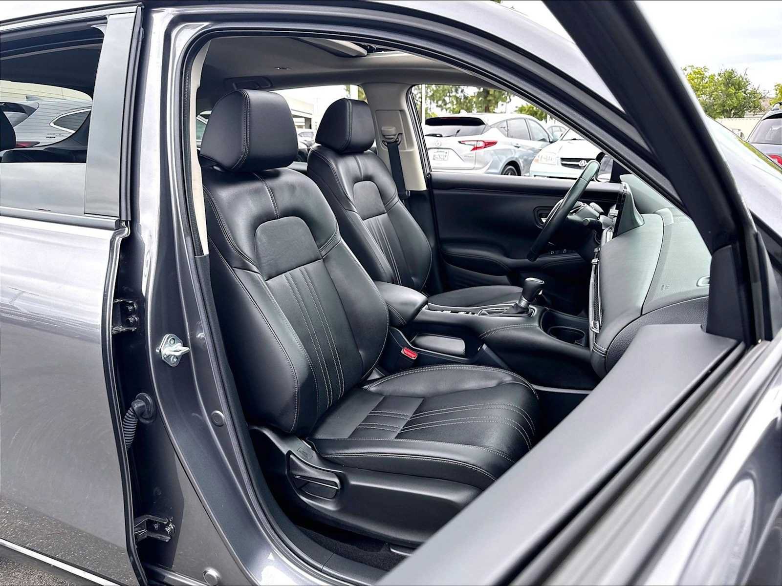 Used 2023 Honda HR-V EX-L image 10