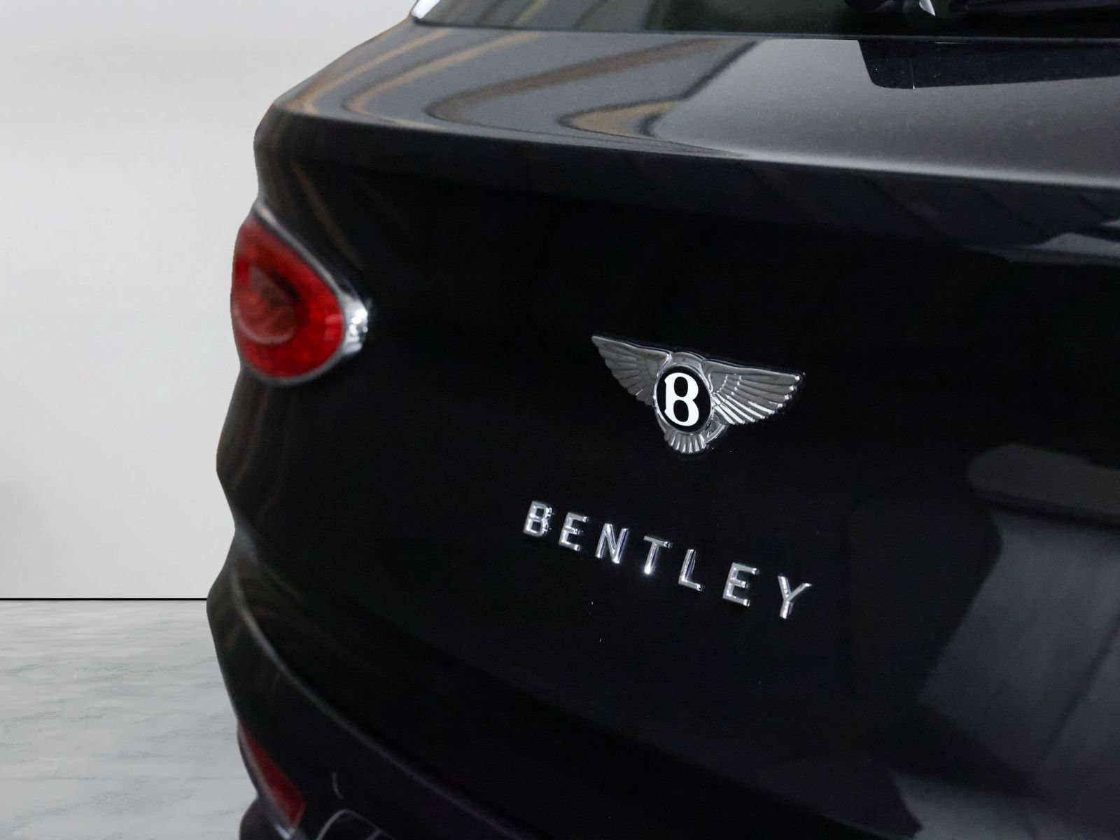 Used 2022 Bentley Bentayga AWD/4WD image 14