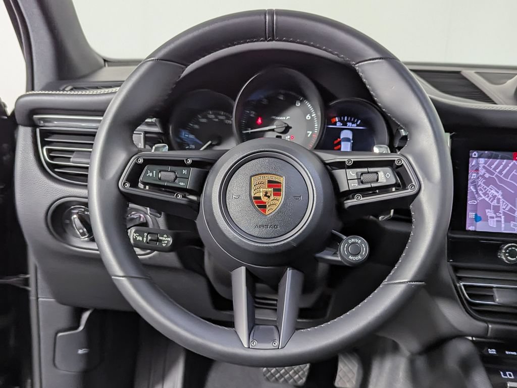 Used 2025 Porsche Macan AWD/4WD image 27