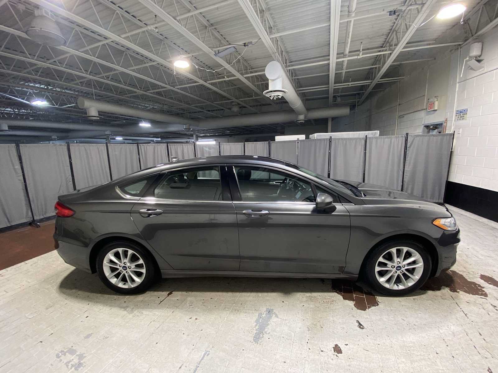 Used 2019 Ford Fusion SE FWD image 27