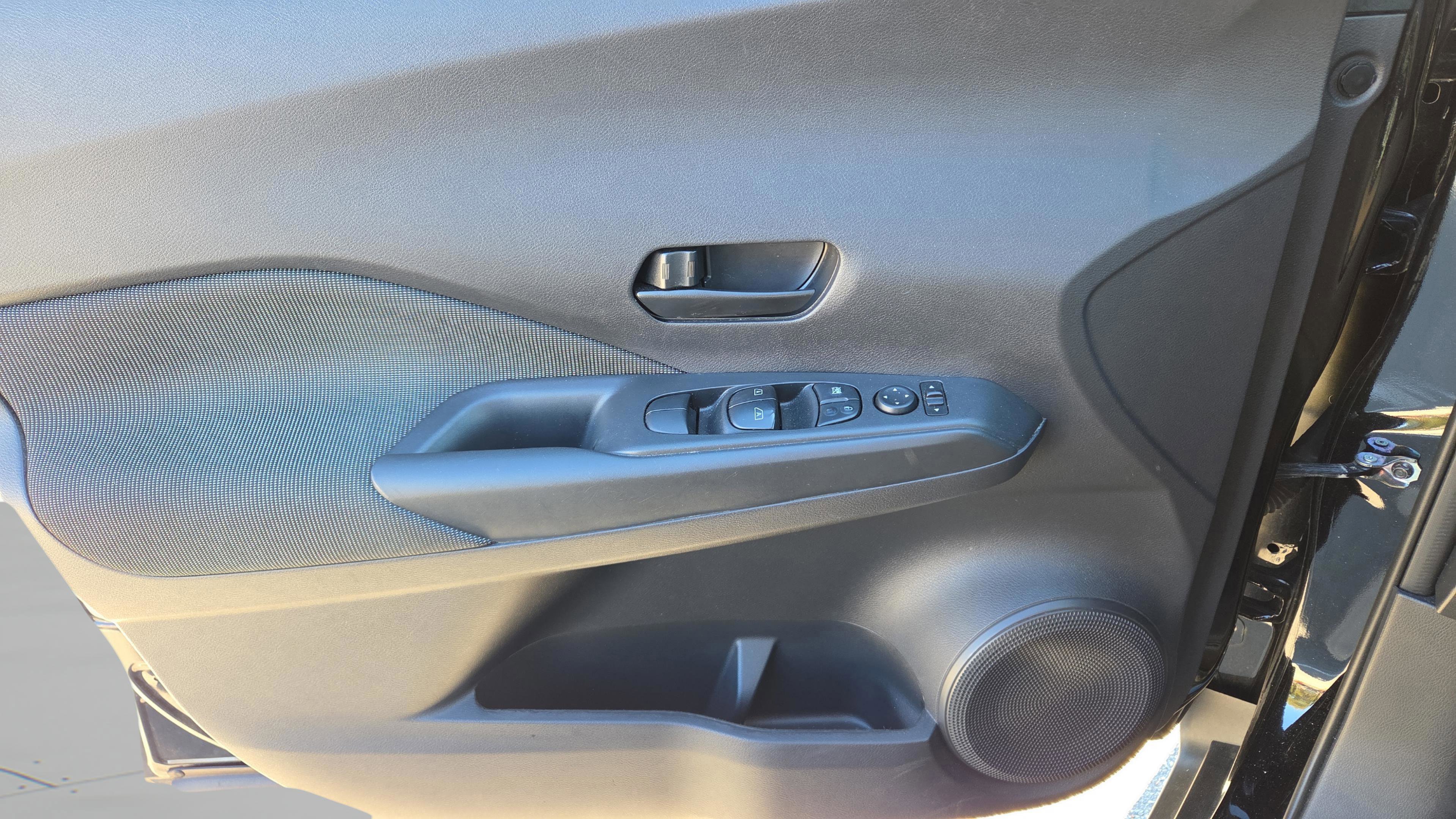 Used 2018 Nissan Kicks S image 22