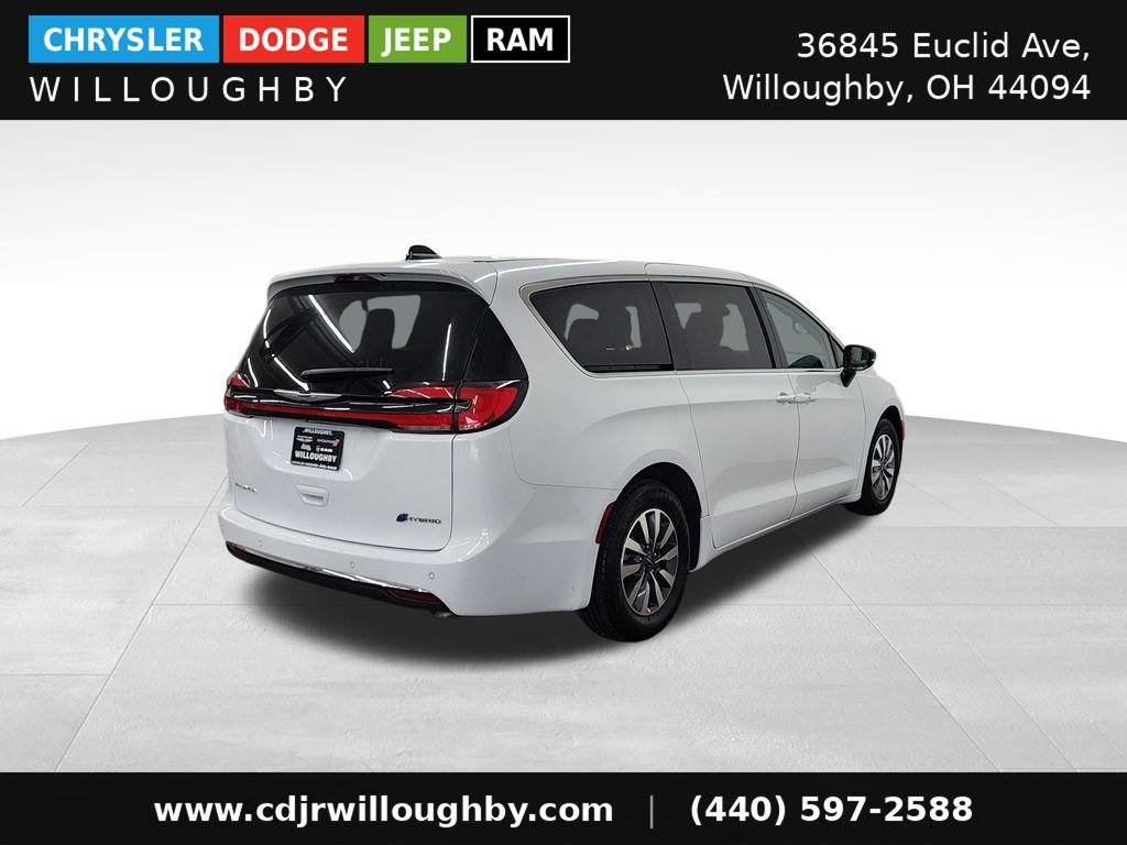 Used 2024 Chrysler Pacifica Limited FWD image 9