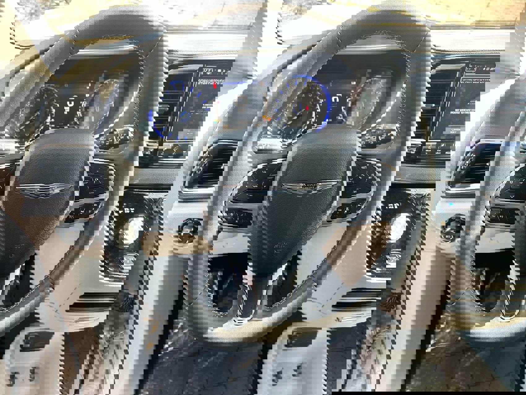 Used 2024 Chrysler Pacifica Touring-L image 14