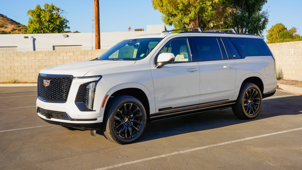 New 2027 Cadillac Escalade ESV Sport w/ LPO, ONYX Package AWD/4WD image 3