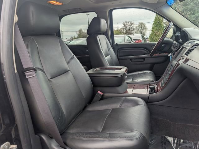 Used 2013 Cadillac Escalade Luxury image 23