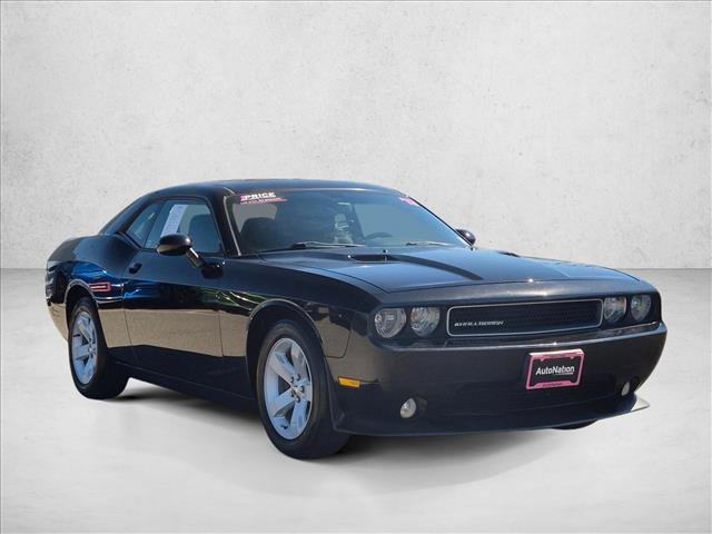 Used 2013 Dodge Challenger SXT RWD image 3