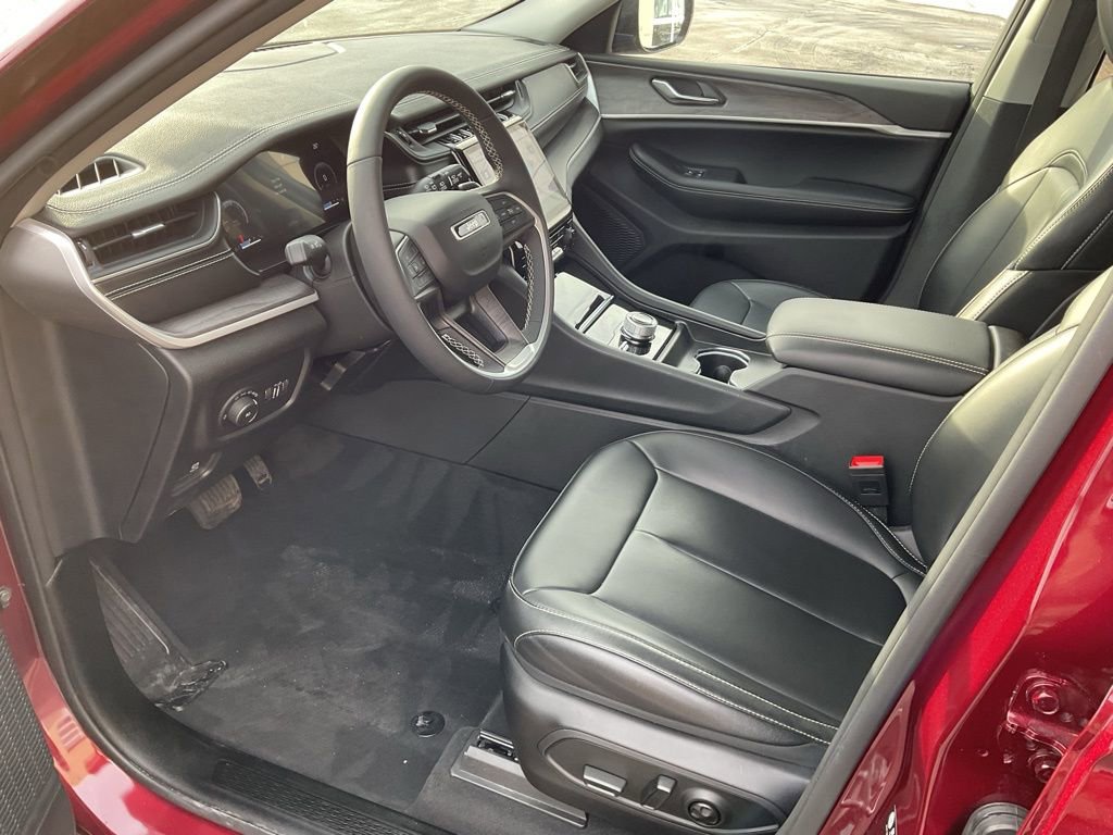 Used 2024 Jeep Grand Cherokee Limited image 10