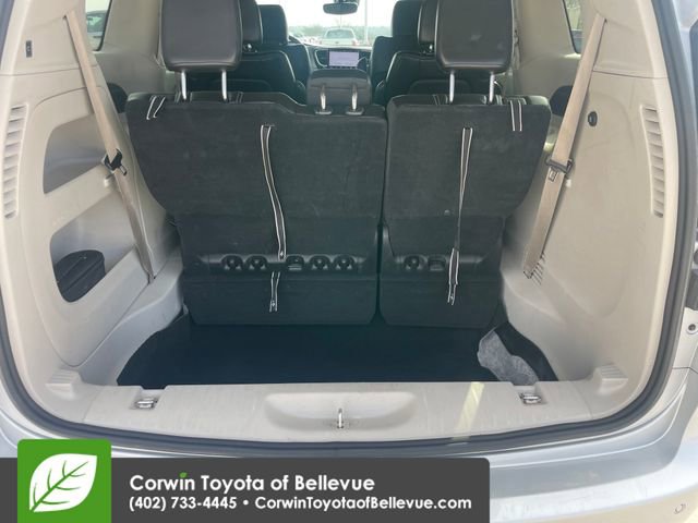 Used 2023 Chrysler Pacifica Touring-L image 29