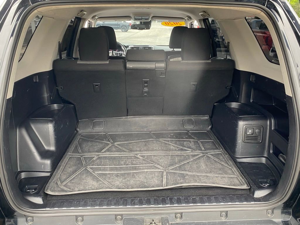 Used 2020 Toyota 4Runner SR5 AWD/4WD image 11