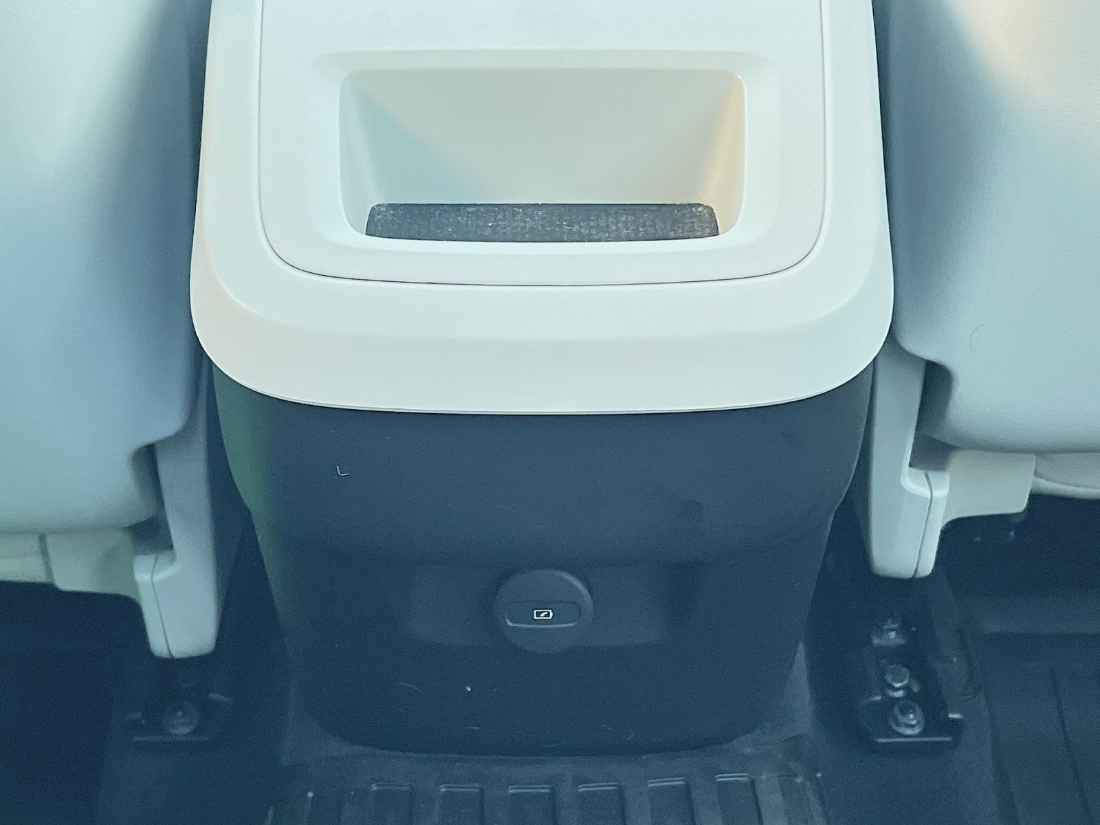 Used 2023 Volvo XC60 B5 Plus image 23