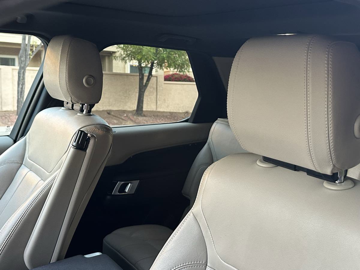 Used 2018 Land Rover Discovery SE image 14