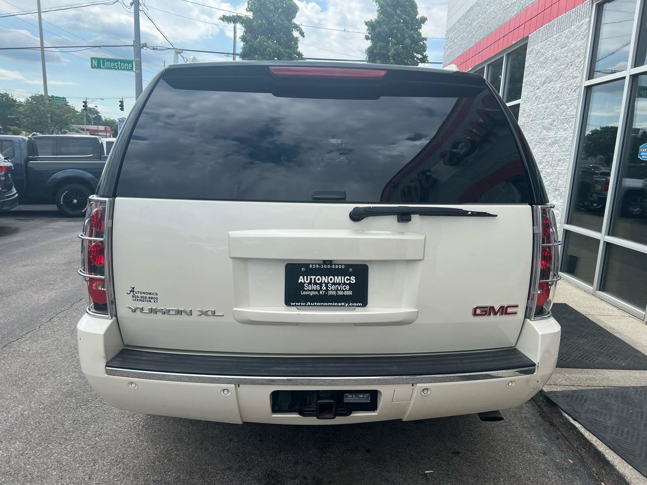 Used 2014 GMC Yukon XL Denali AWD/4WD image 6