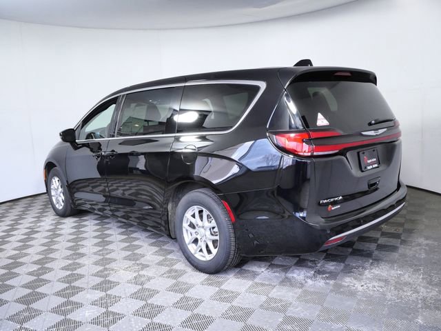Used 2025 Chrysler Pacifica Select FWD image 6