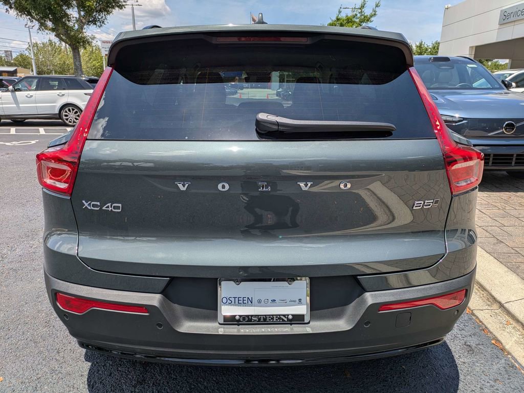 New 2026 Volvo XC40 B5 Core AWD/4WD image 5