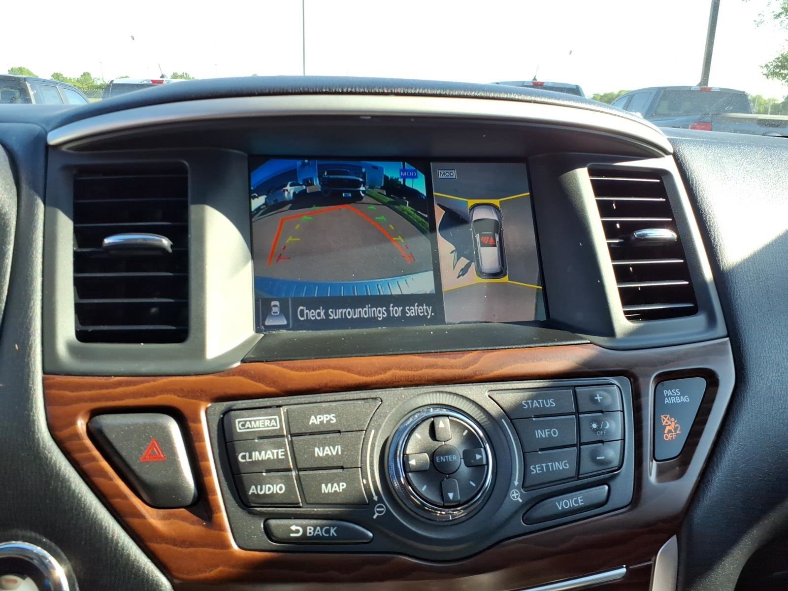 Used 2017 Nissan Pathfinder Platinum w/ Family Entertainment Package AWD/4WD image 24