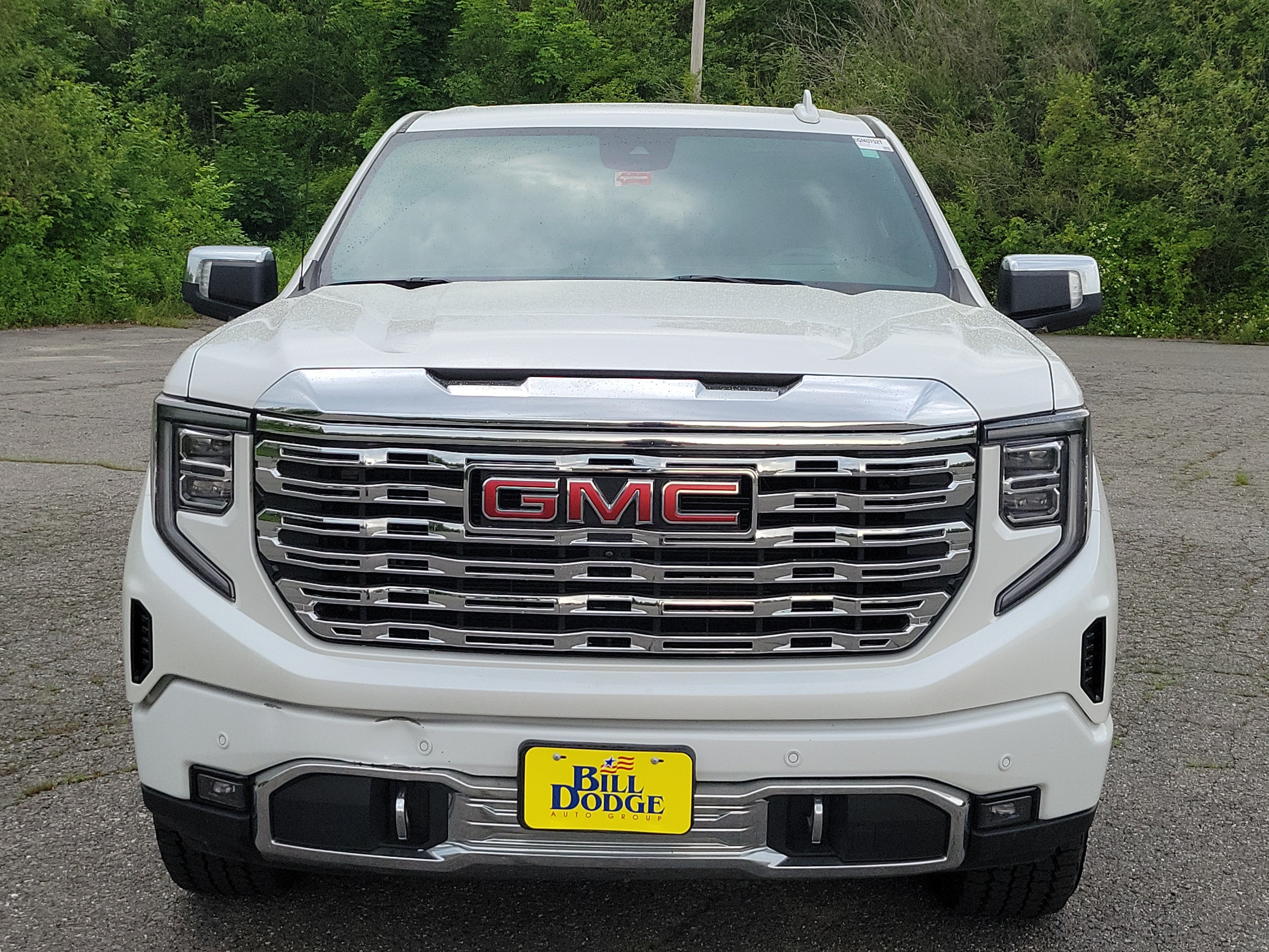 Used 2023 GMC Sierra 1500 Denali w/ Technology Package AWD/4WD image 2