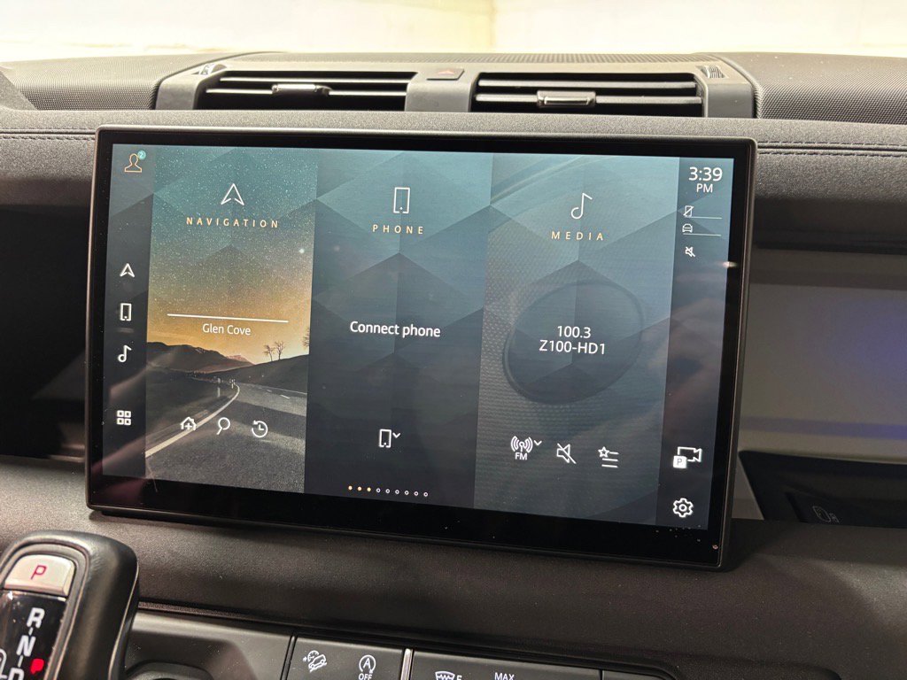 Used 2023 Land Rover Defender 130 X-Dynamic SE image 16