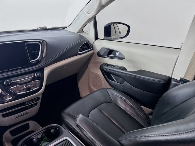 Used 2022 Chrysler Pacifica Touring-L AWD/4WD image 22