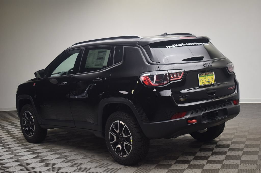 New 2026 Jeep Compass Trailhawk w/ Sun, Sound & Navigation Group AWD/4WD image 11