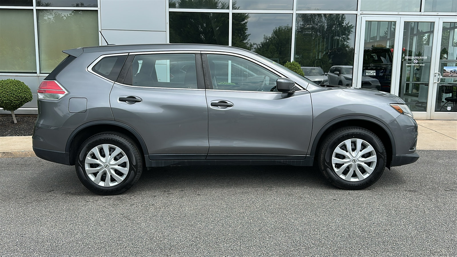 Used 2016 Nissan Rogue S AWD/4WD image 28