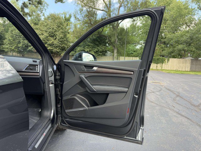 Certified 2025 Audi Q5 e Premium Plus w/ Premium Plus Package AWD/4WD image 28