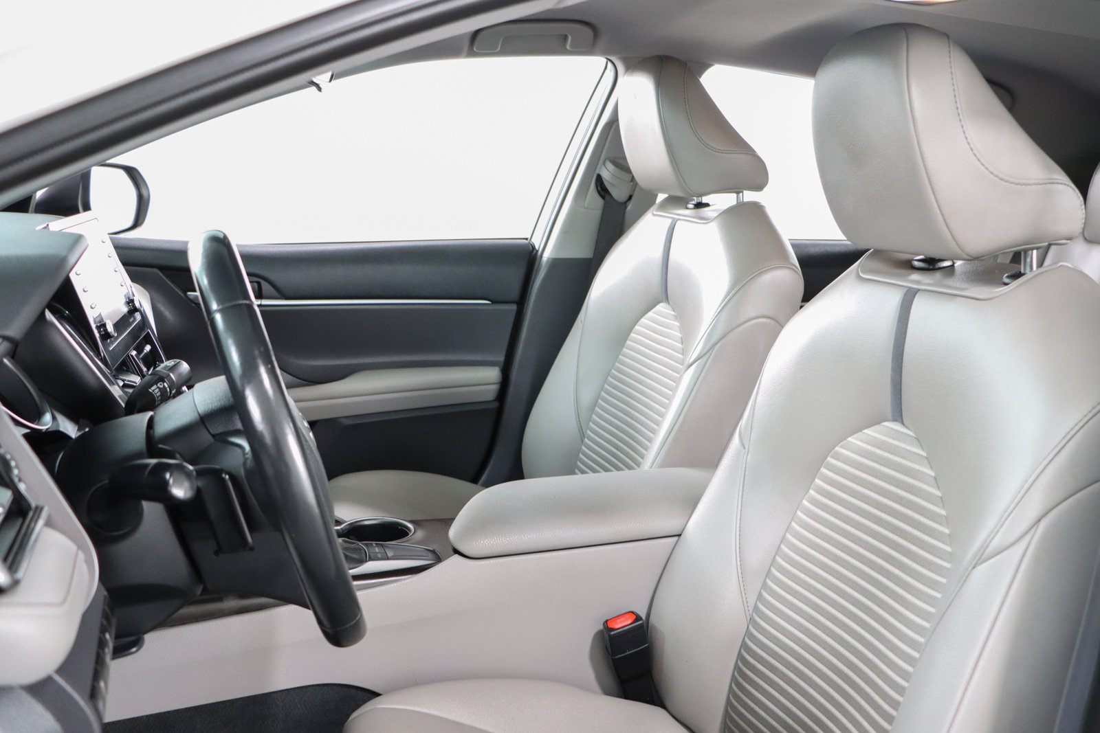 Used 2023 Toyota Camry SE FWD image 23