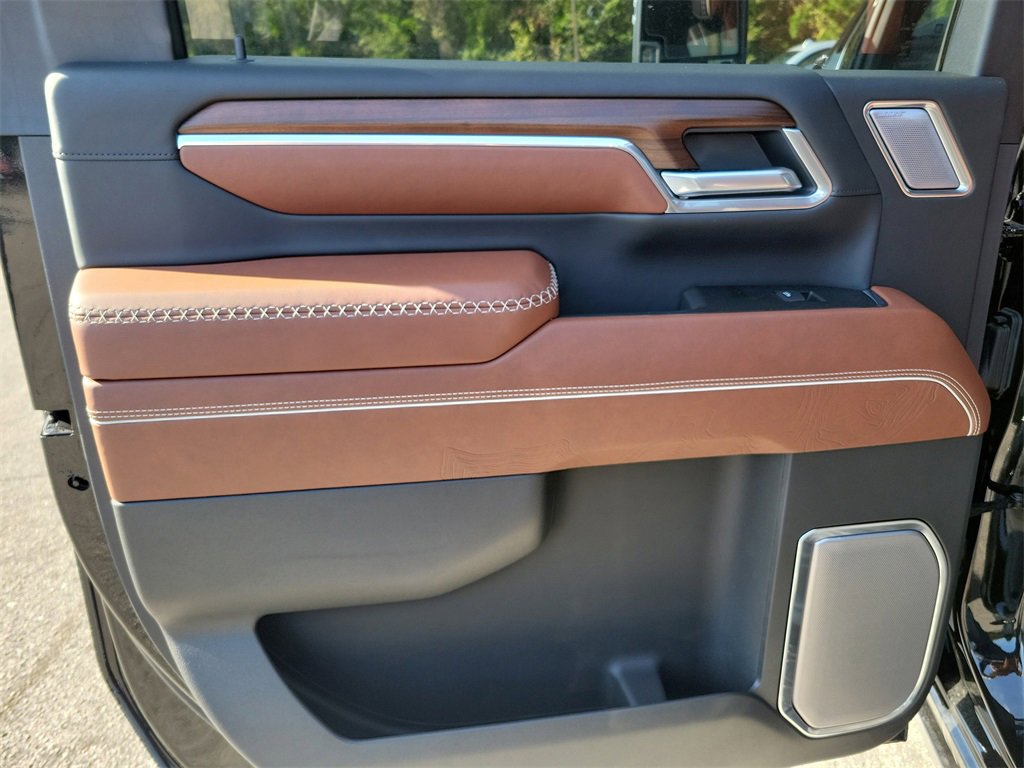 New 2025 GMC Sierra 3500 Denali Ultimate image 10