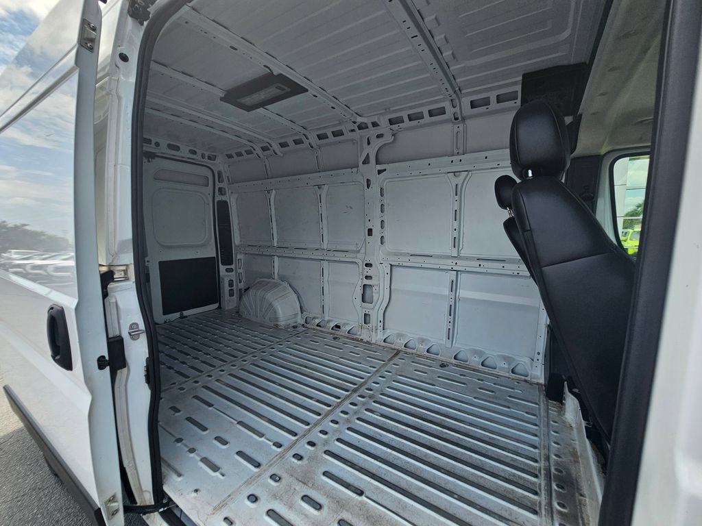 Used 2025 RAM ProMaster 2500 w/ Convenience Group FWD image 12