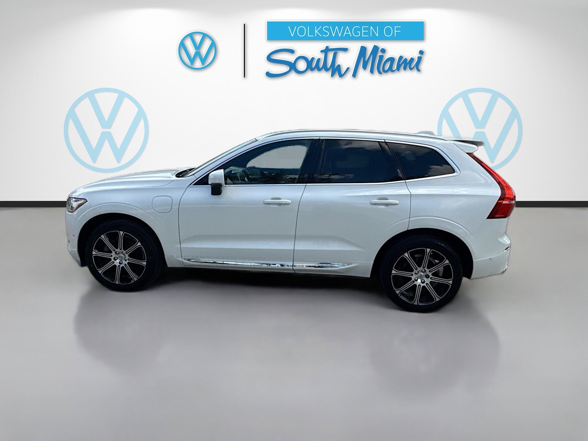 Used 2019 Volvo XC60 T8 Inscription w/ Advanced Package image 4