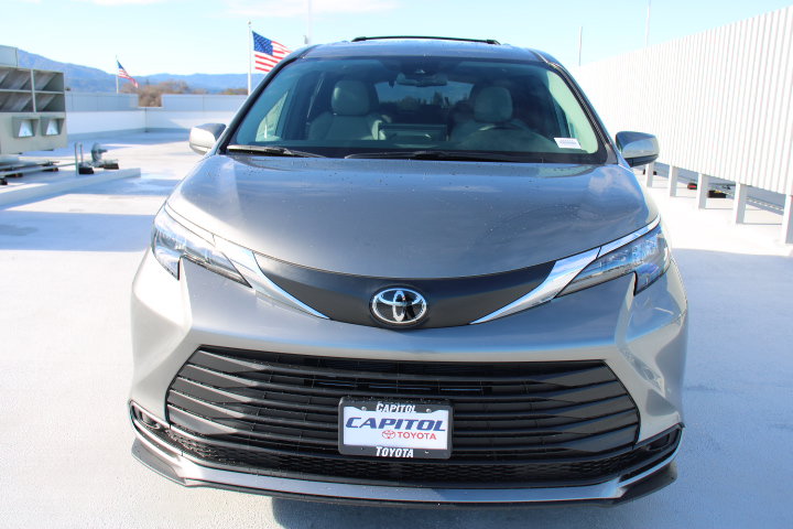 New 2026 Toyota Sienna LE FWD image 7