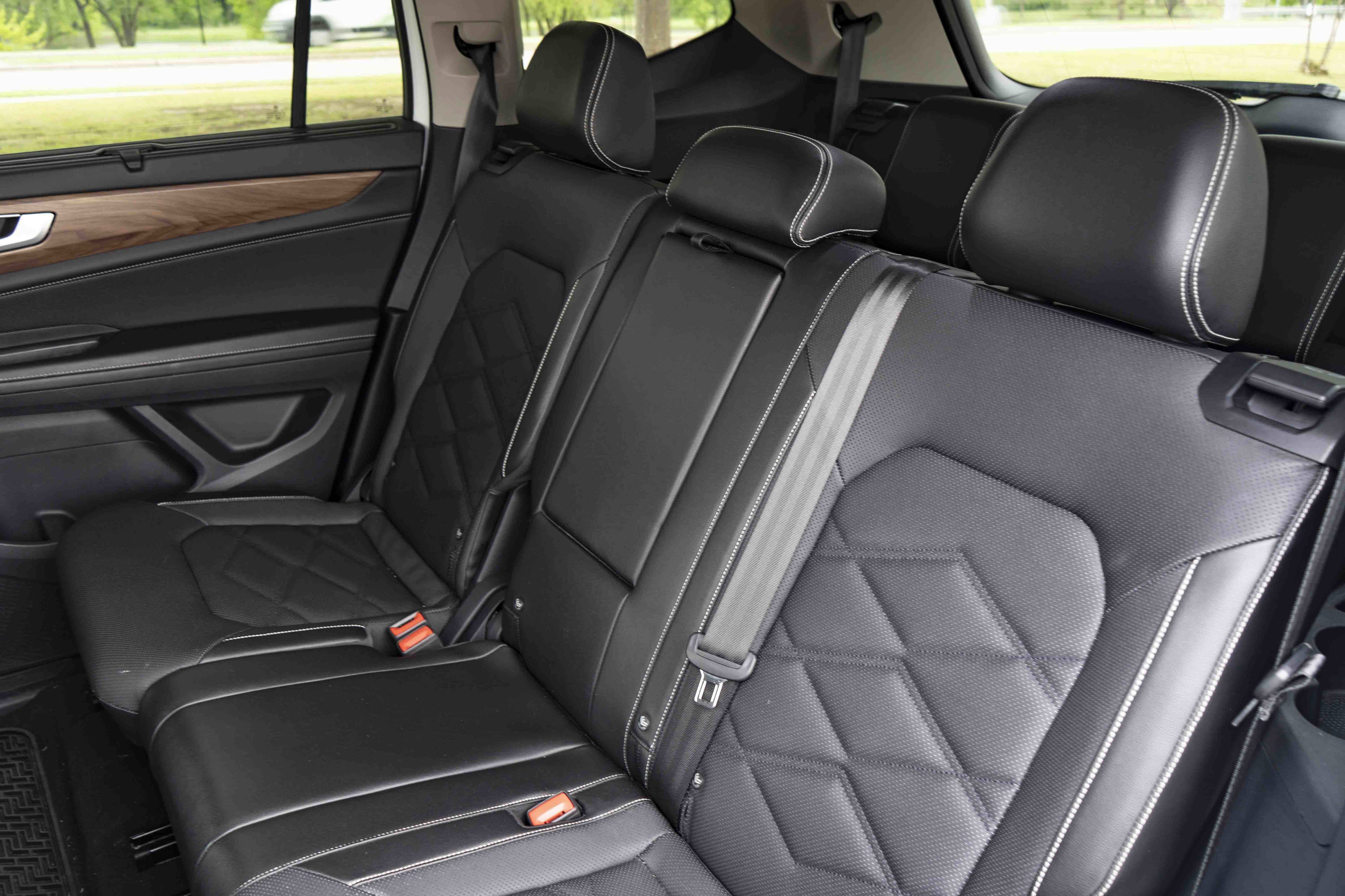 Used 2024 Volkswagen Atlas SE w/ Black Wheel Package FWD image 18