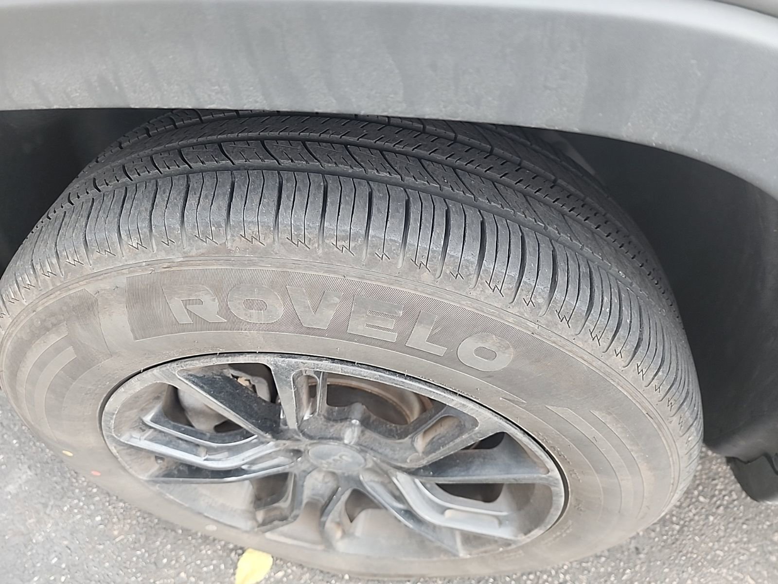 Used 2019 Jeep Cherokee Latitude Plus w/ Cold Weather Group image 11