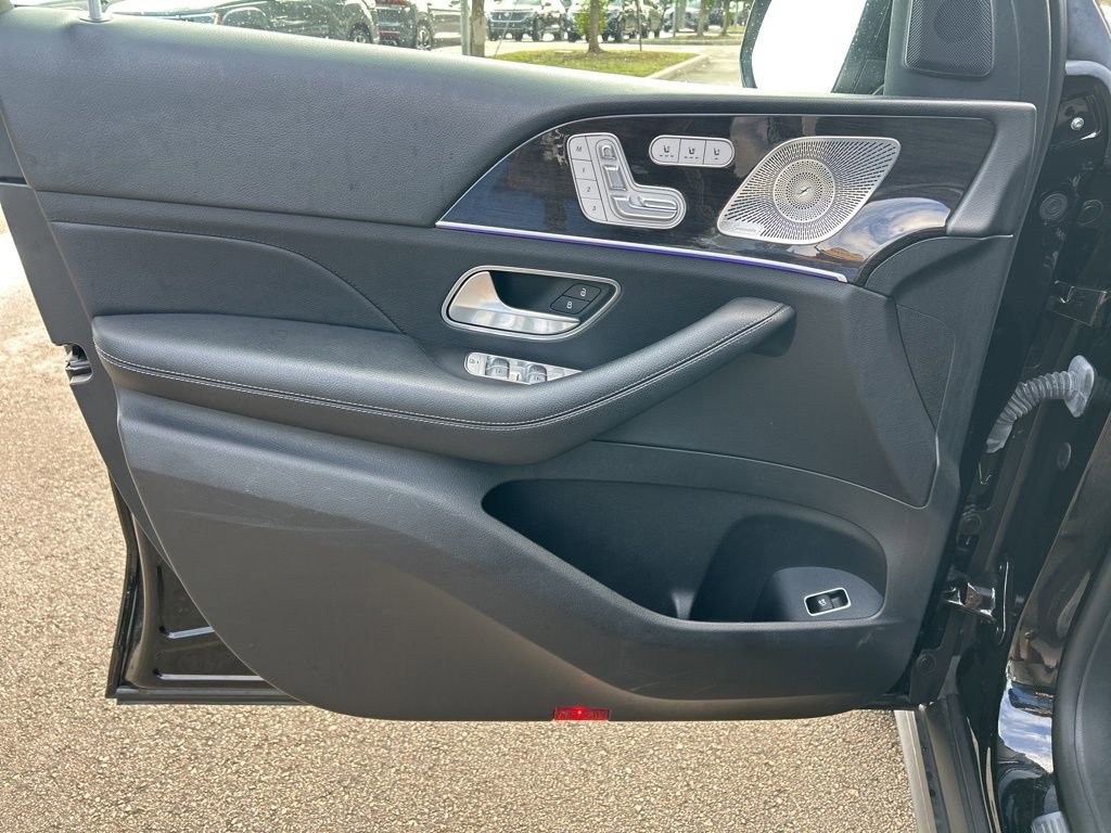 Used 2023 Mercedes-Benz GLS 450 4MATIC image 16