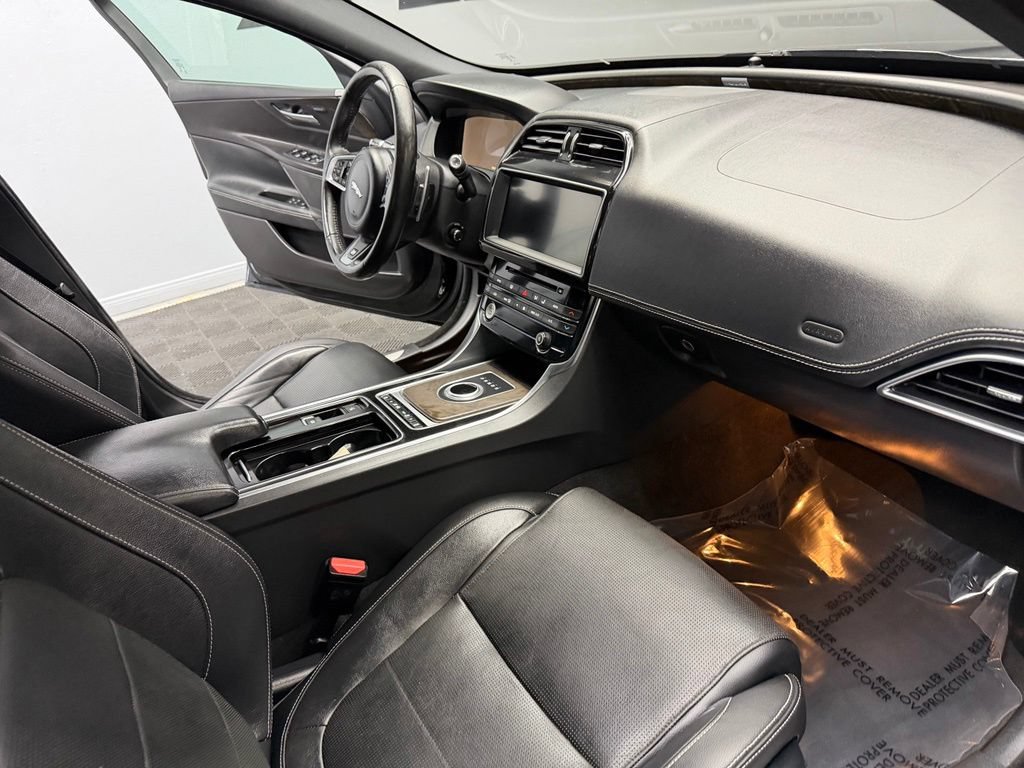 Used 2018 Jaguar XE S RWD image 53