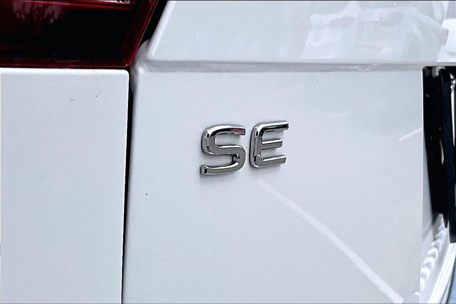 Used 2024 Volkswagen Tiguan SE FWD image 9