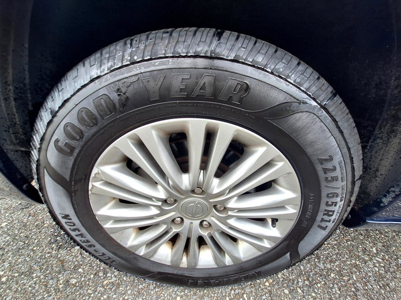 Used 2015 Chrysler Town & Country Touring-L w/ Driver Convenience Group image 38