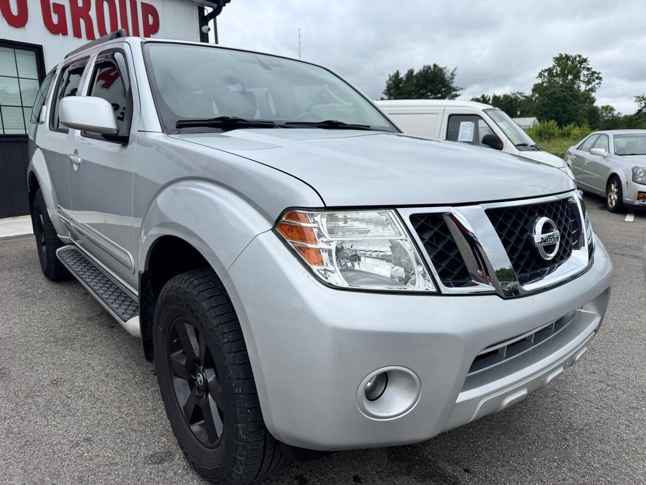 Used 2012 Nissan Pathfinder SV AWD/4WD image 4