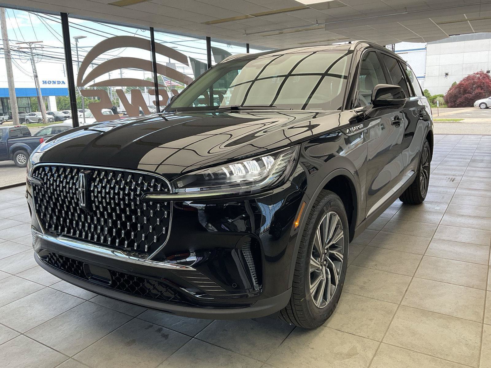 New 2026 Lincoln Aviator AWD image 3