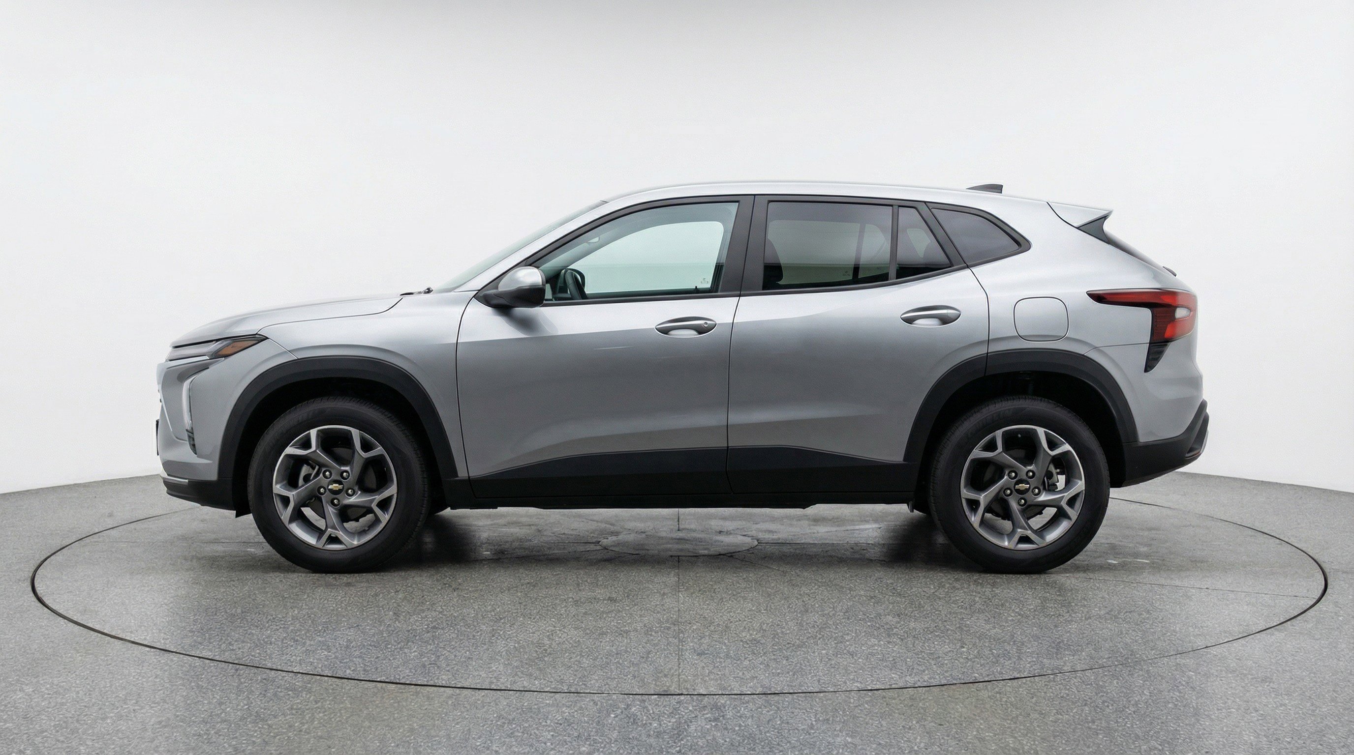 Used 2025 Chevrolet Trax LT FWD image 5