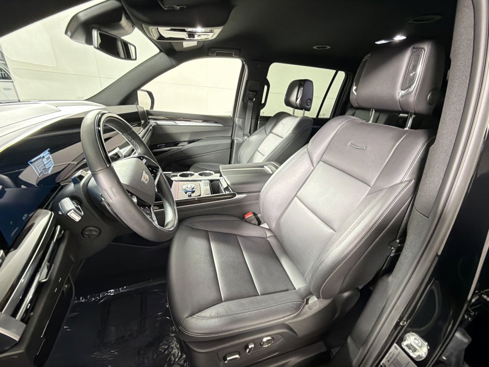 Used 2025 Cadillac Escalade ESV Luxury image 13