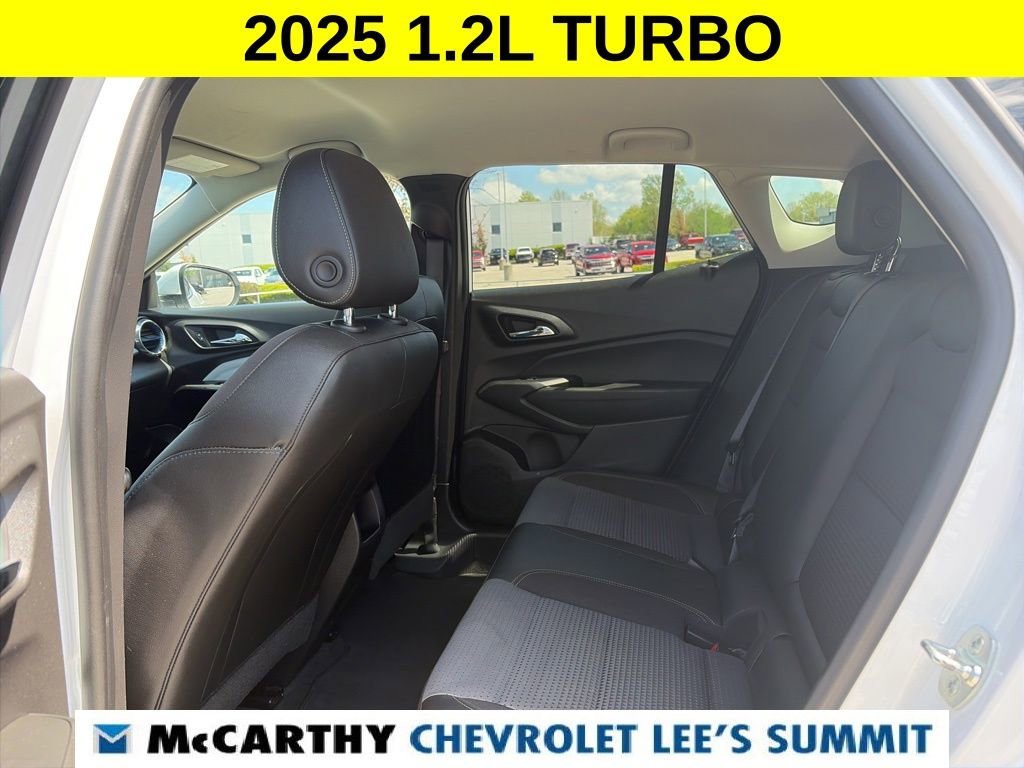 Used 2025 Chevrolet Trax LT FWD image 27