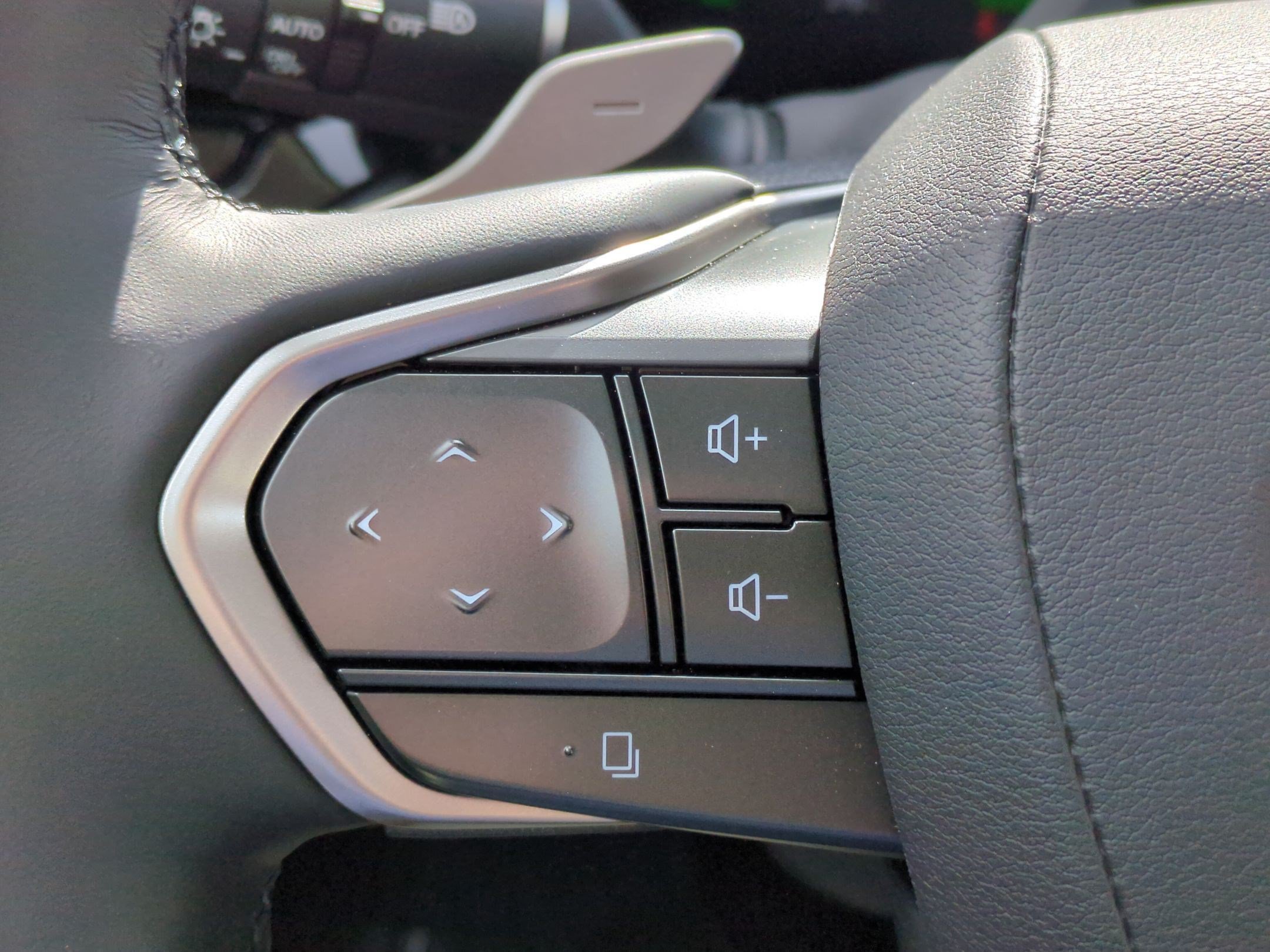 Used 2025 Lexus RX 450h AWD w/ Convenience Package image 18
