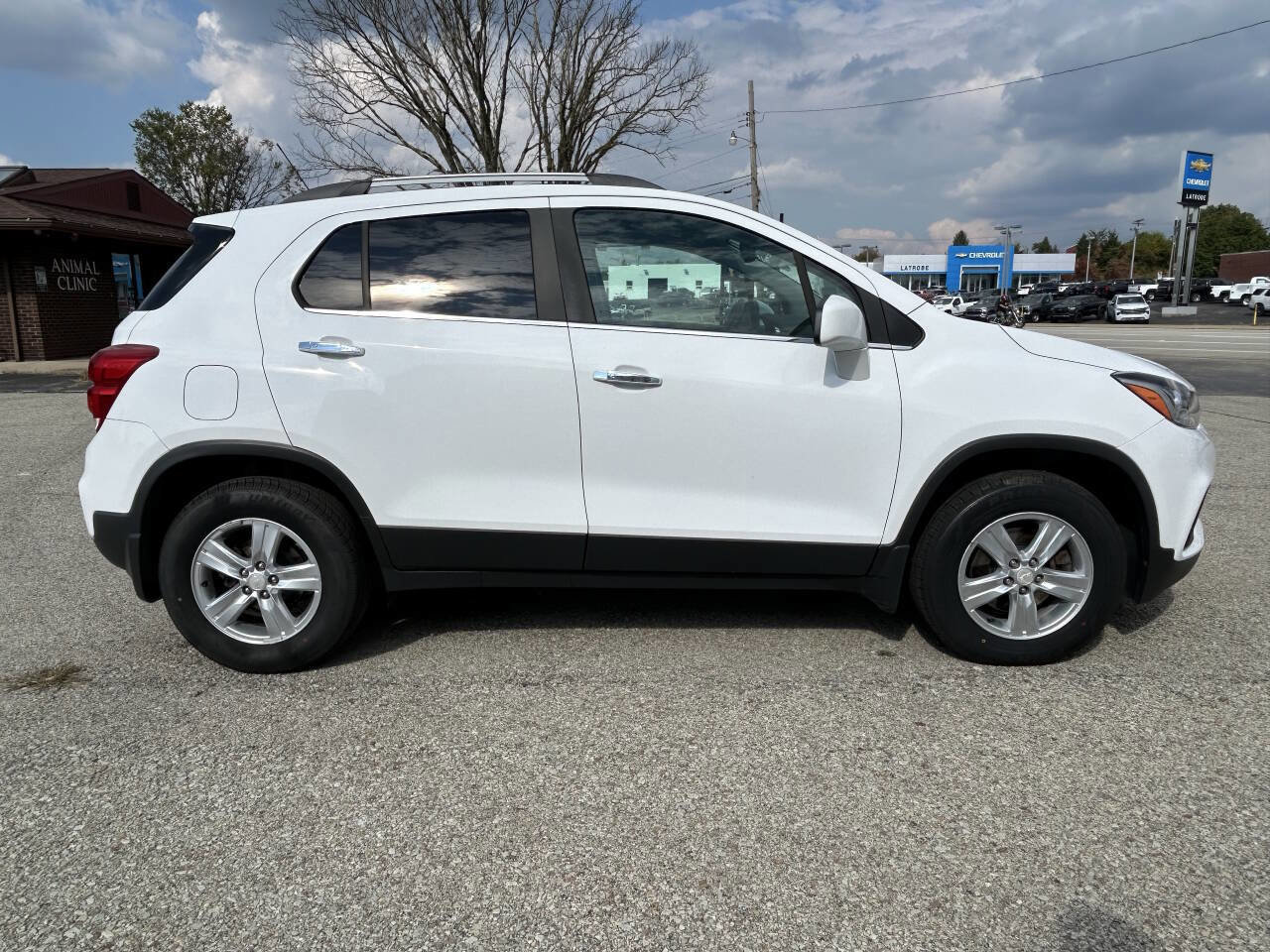 Used 2017 Chevrolet Trax LT w/ Sun & Sound Package image 7