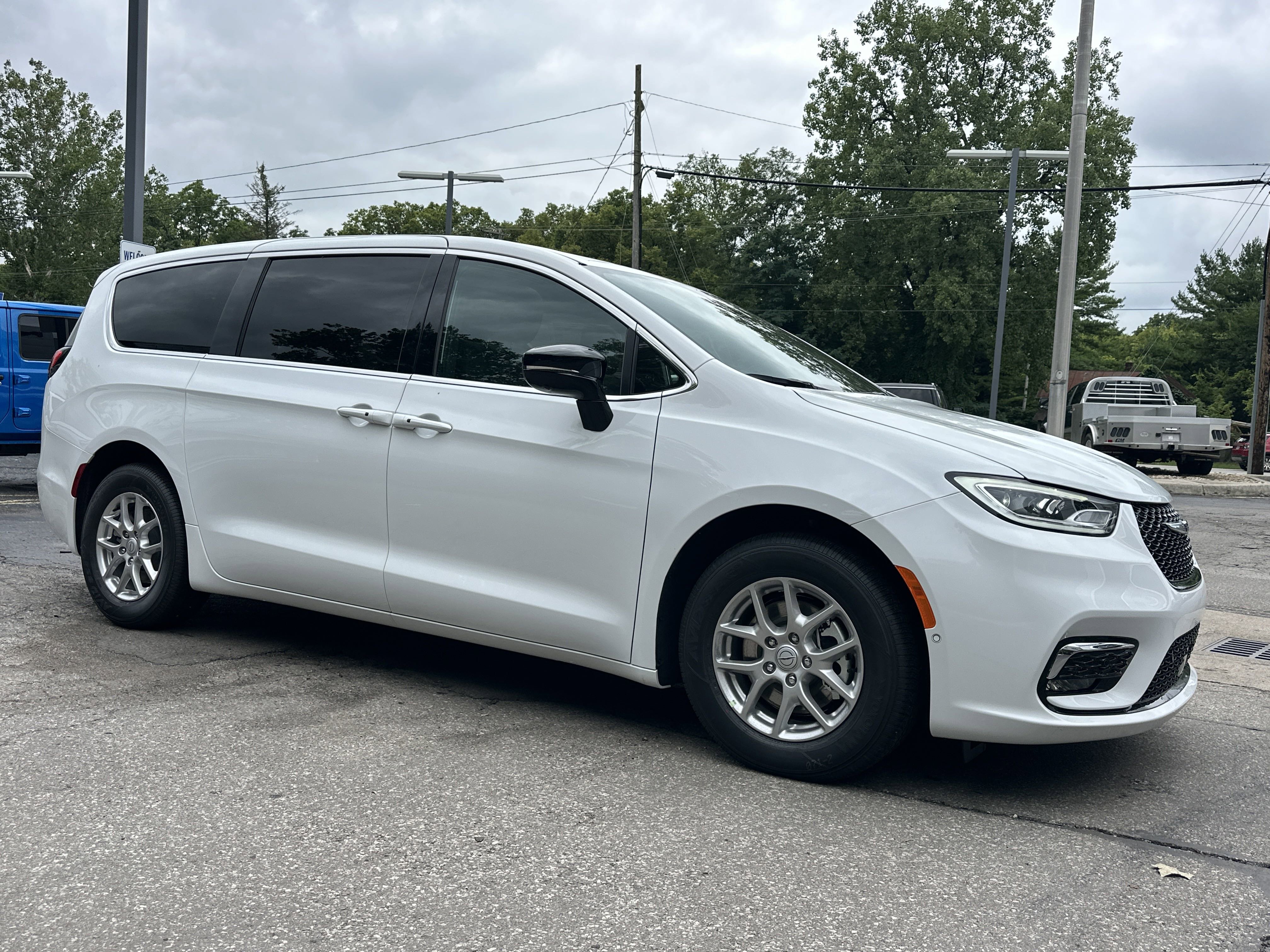 New 2026 Chrysler Pacifica Select image 19