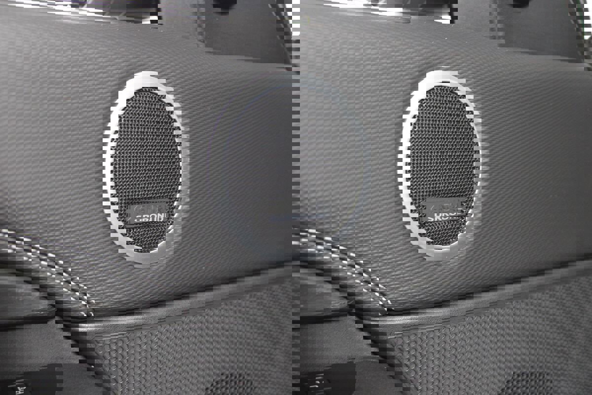 Used 2022 Land Rover Discovery S R-Dynamic image 32