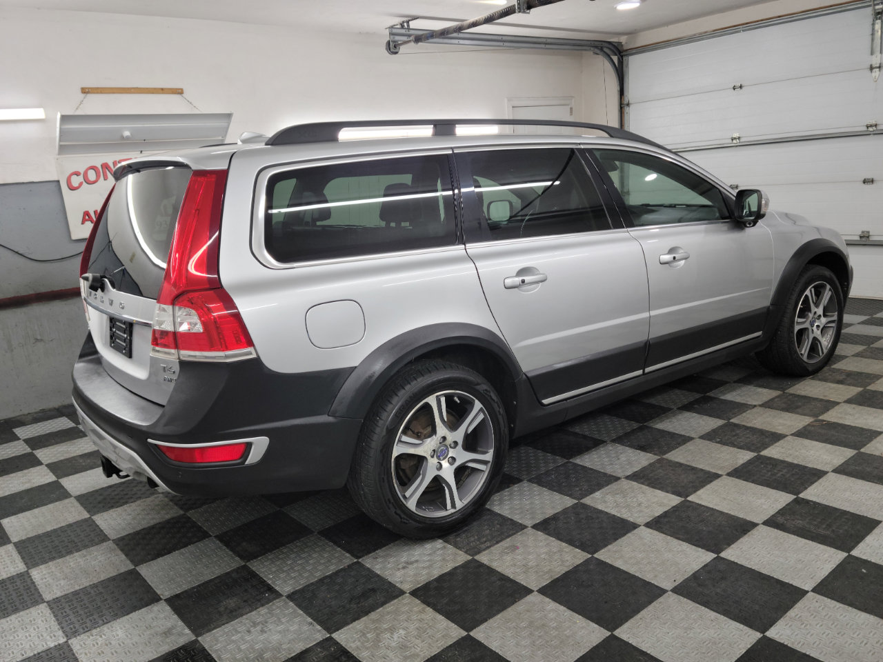 Used 2015 Volvo XC70 T6 Premier Plus image 6