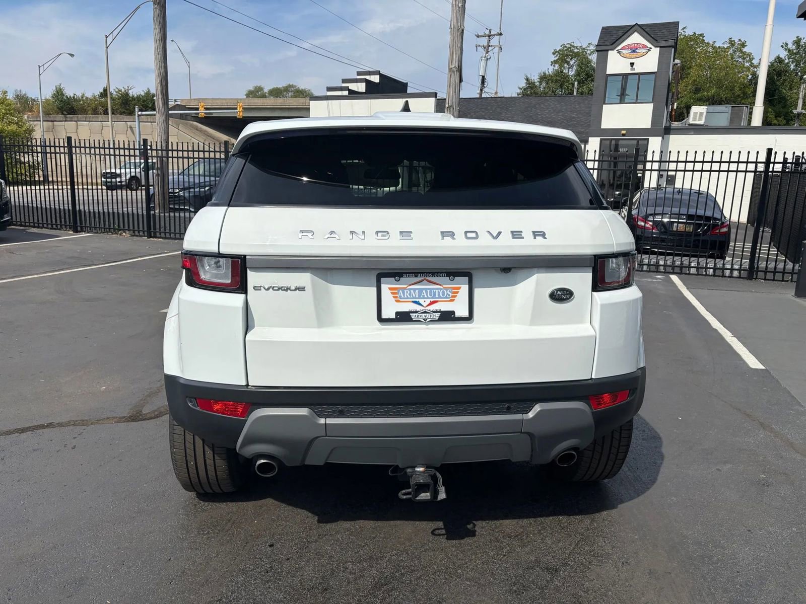 Used 2019 Land Rover Range Rover Evoque SE Premium image 9